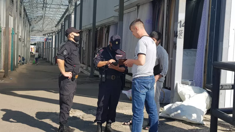 Фото к статье: На "Ярмарке" проходит масштабная проверка из-за сообщения о наркотиках