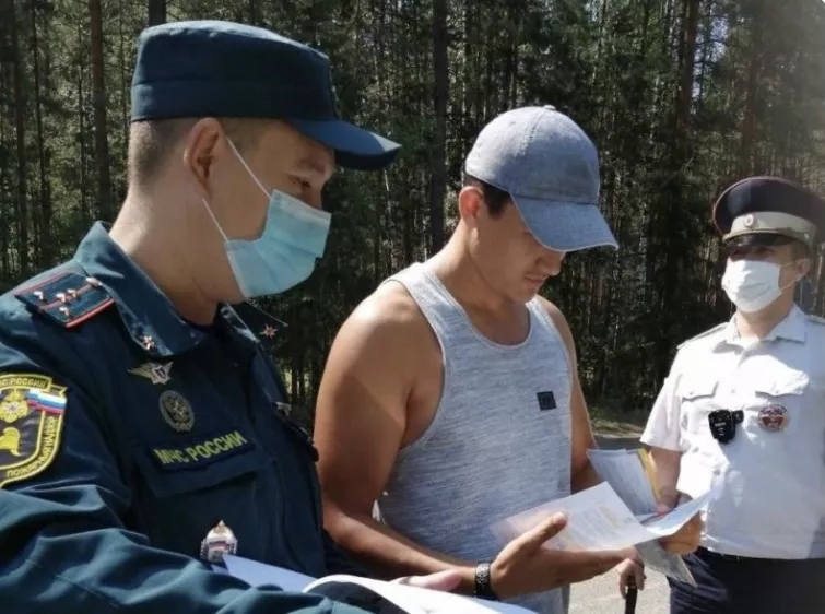Фото к статье: МЧС Чувашии продолжает штрафовать за костры в лесу