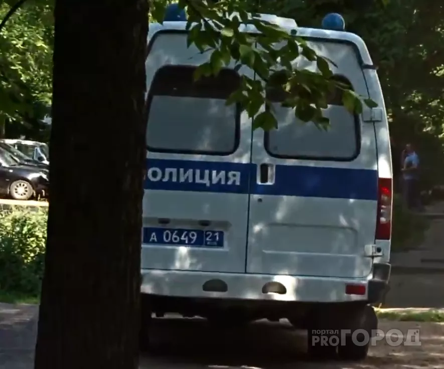 Фото к статье: Розыск в Чувашии: водитель бросил машину у шиномонтажа и ушел в сторону Казани