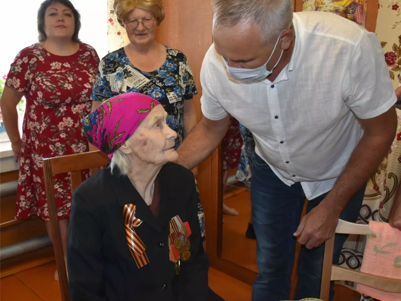 Фото к статье: Учительнице в Козловском районе исполнилось 100 лет: среди ее учеников Заслуженные работники Чувашии и России