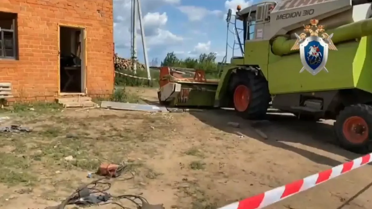 Фото к статье: Появилось видео с места гибели сварщика: взрывной волной выбило стекла соседнего здания