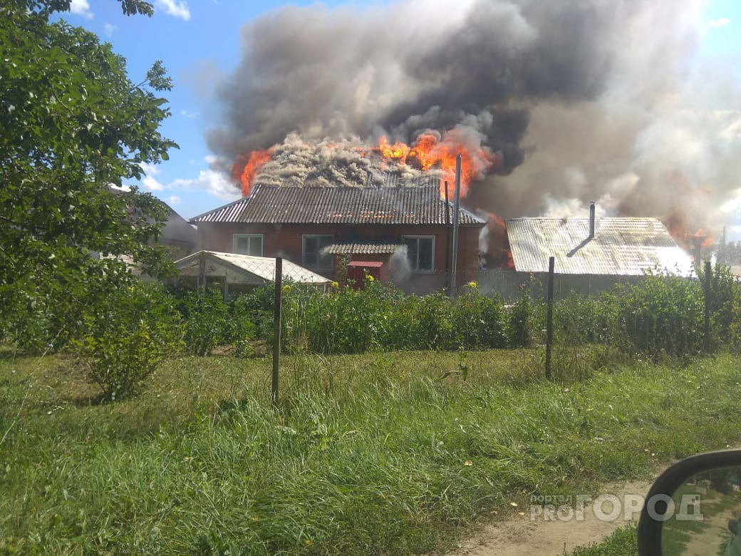 В Ядрине сгорел дом молодой семьи: дети остались без одежды