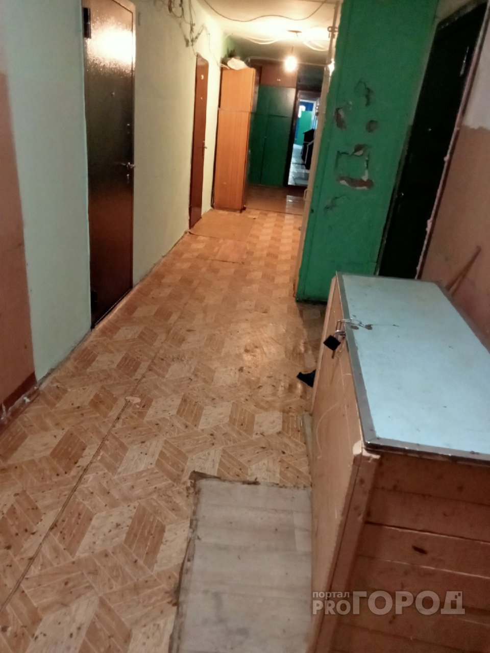 В общежитии Новочебоксарска нашли недельный труп: "Лежал и разлагался, пахнет ужасно..."
