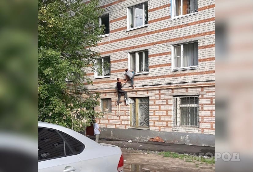 В Новочебоксарске с высоты второго этажа упала женщина: «Ой-ой, мама»