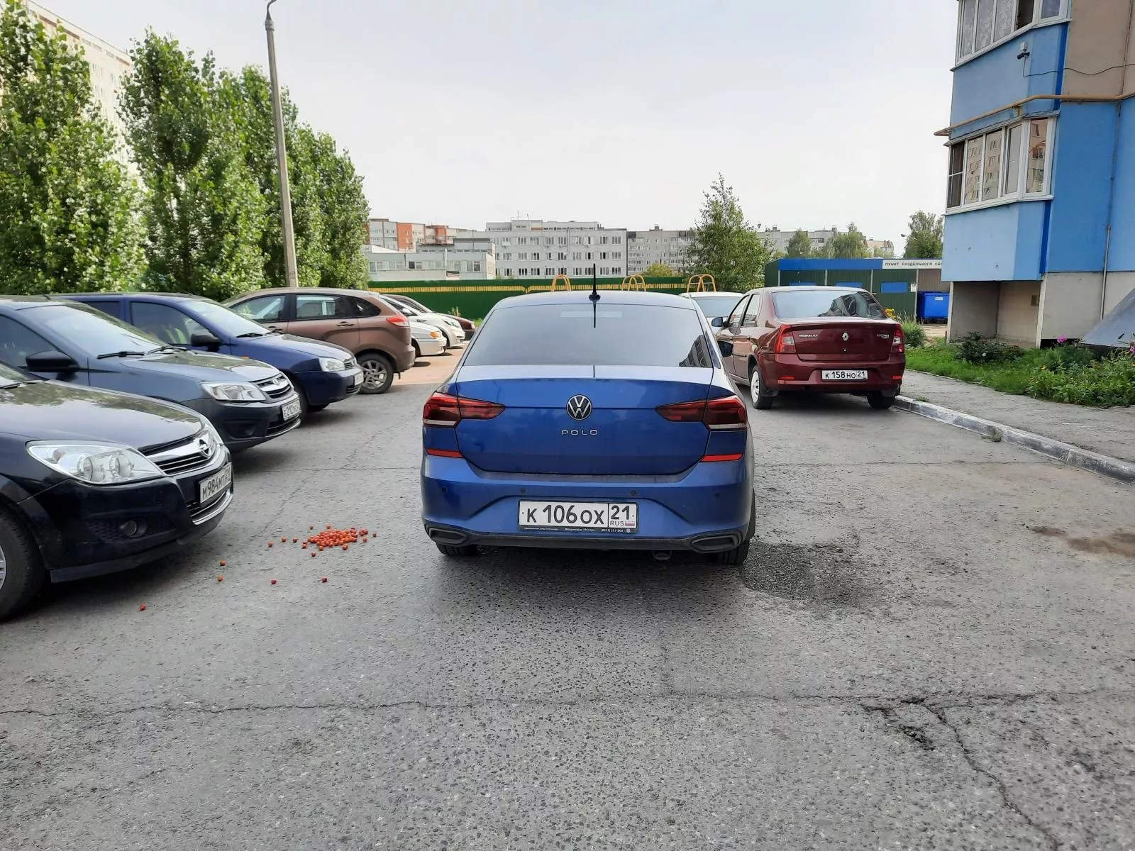 Фото к статье: В Чебоксарах водитель сдавал назад и сбил мимо проходящую женщину
