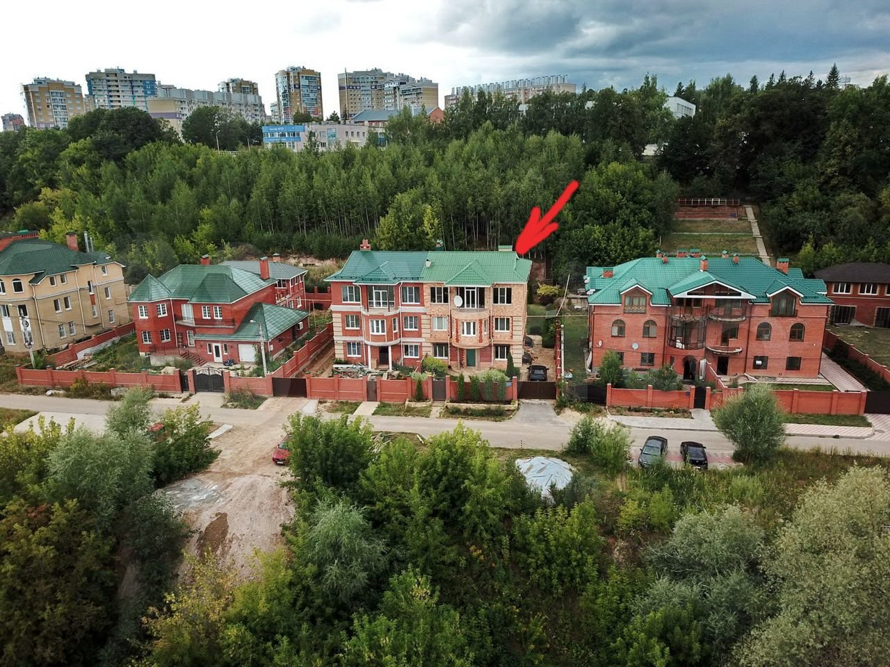 5-комнатная квартира в элитном районе Чебоксар с камином и финской сауной: есть сад с виноградниками и роща