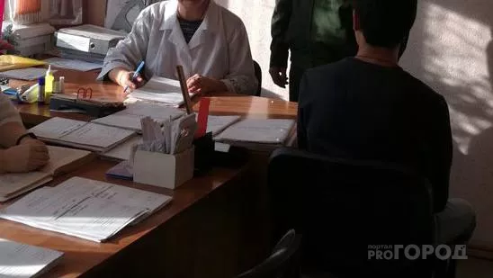 Фото к статье: Аферист из Чувашии помогал призывникам "откосить" от службы с помощью фальшивых справок