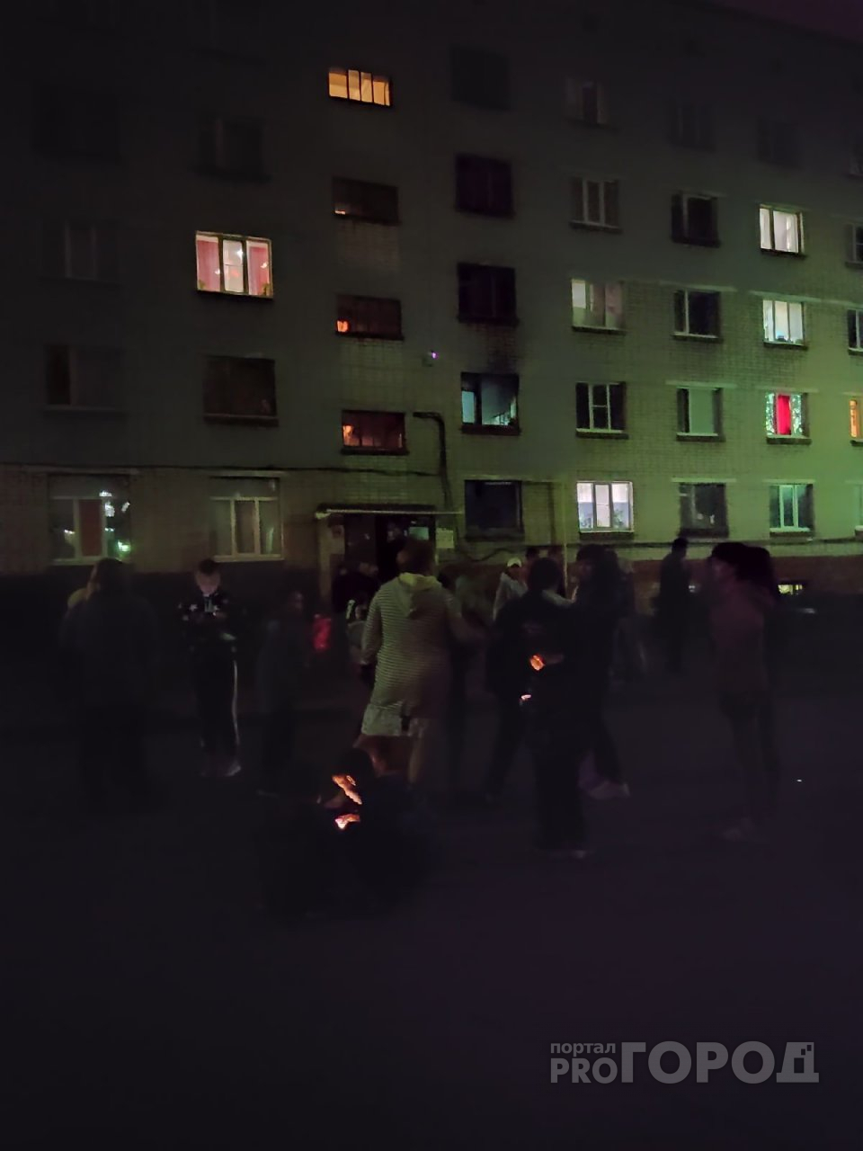 В Новочебоксарске загорелось общежитие: люди сразу начали выбегать на улицу