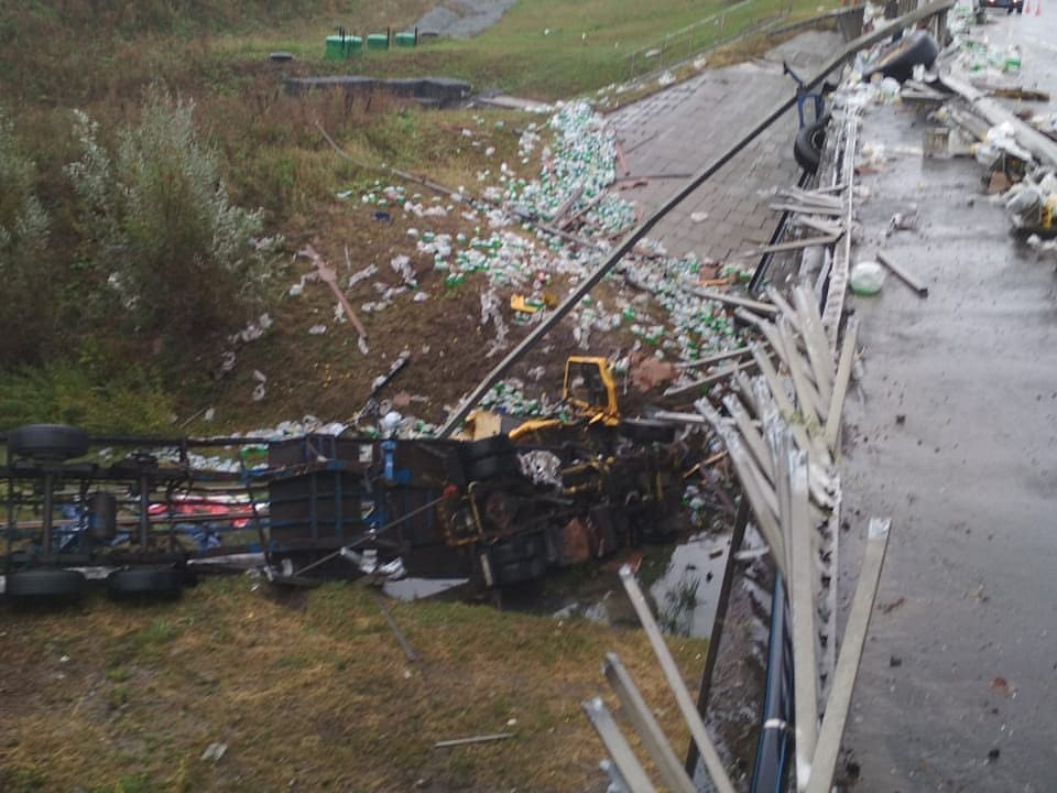 В Козловском районе фура пробила ограждение моста и рухнула вниз