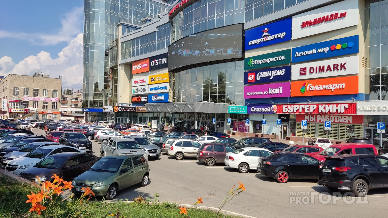 Возле каких торговых центров в Чебоксарах парковки могут стать платными