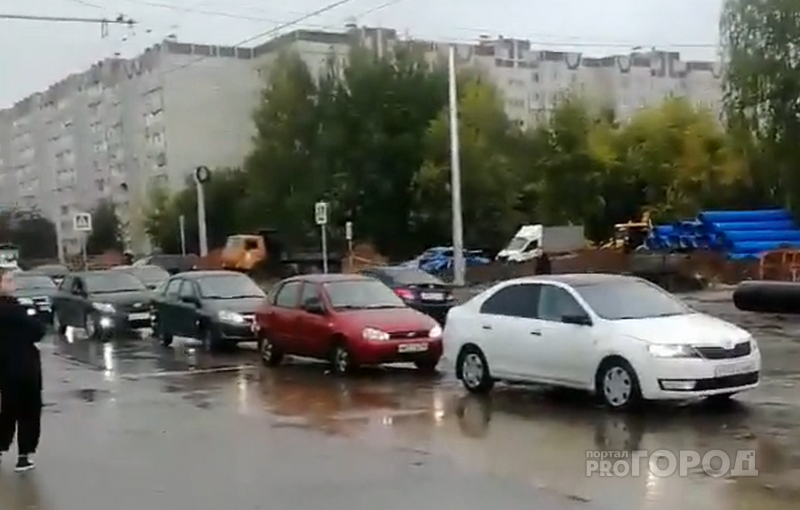 Ладыков после утренней километровой пробки рекомендовал автолюбителям пересесть на общественный транспорт