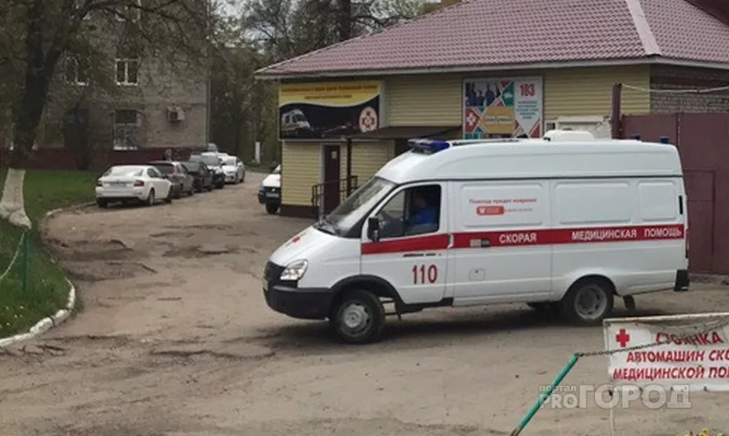 Фото к статье: Осеннее обострение: чебоксарка выкидывала свои вещи с балкона