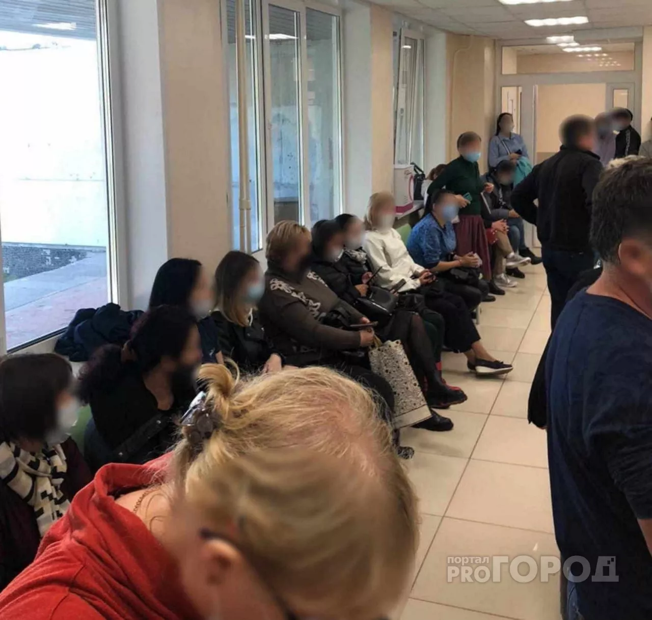 Фото к статье: В Минздраве Чувашии прокомментировали очередь из 200 человек в больнице и рассказали, как ее миновать