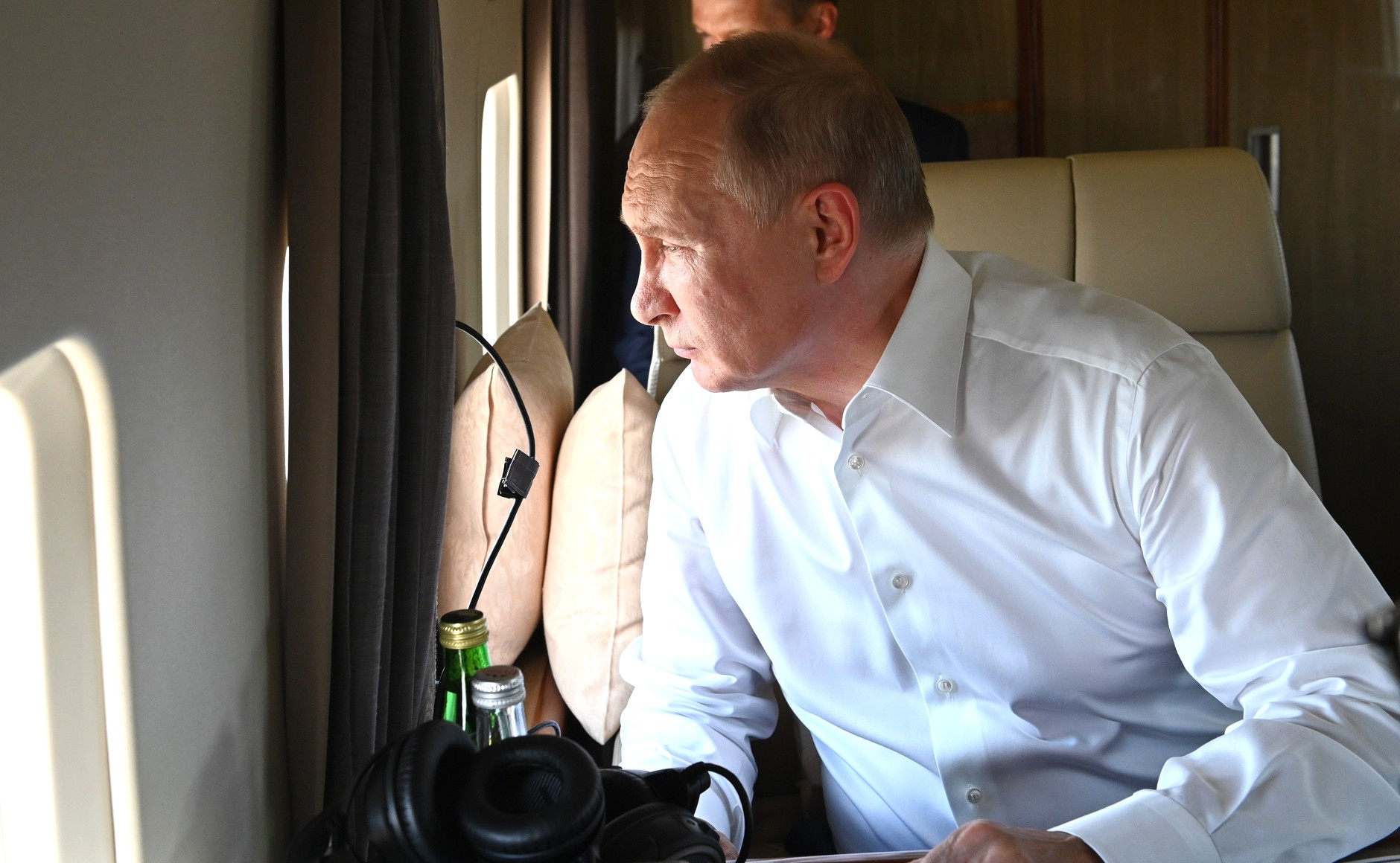 В Кремле сообщили, почему люди в окружении Путина заболели коронавирусом