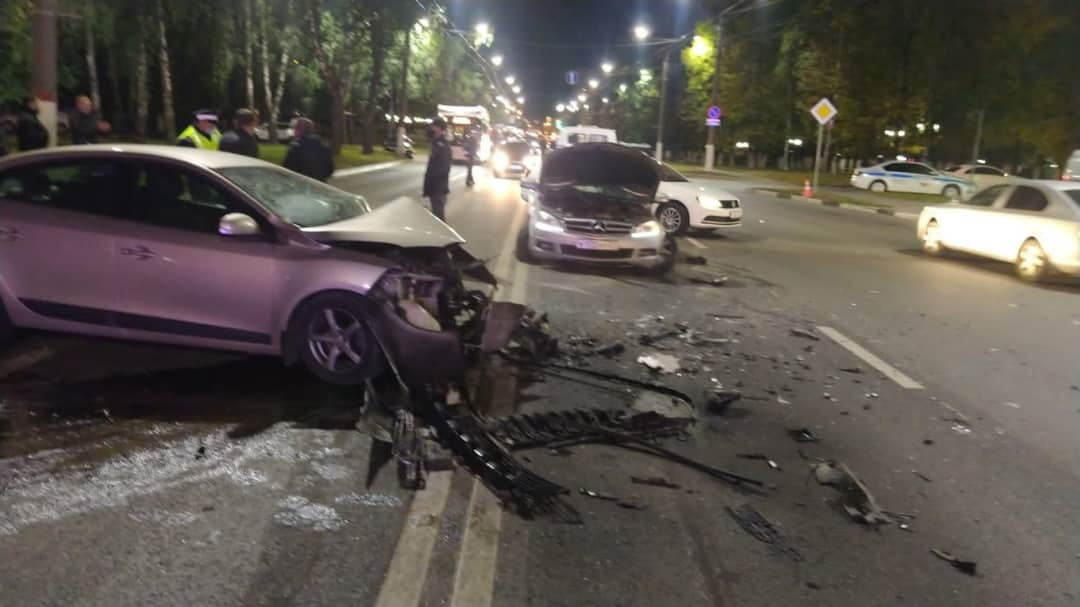 На Московском проспекте в Чебоксарах при столкновении трех машин пострадали пять человек