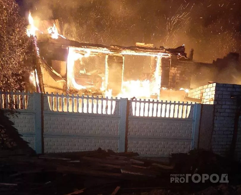 Фото к статье: В Мариинском Посаде во время пожара погиб человек