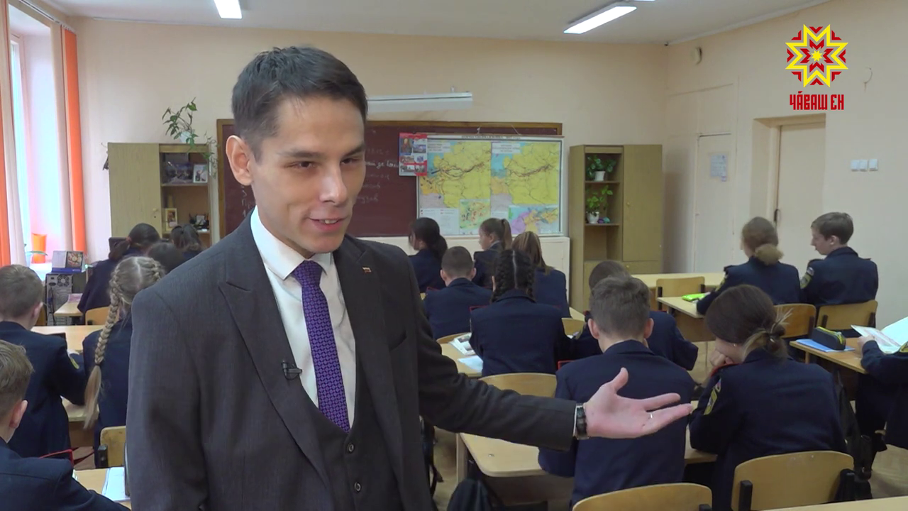Новочебоксарский учитель ведет YouTube-канал и немножко манипулирует учениками: "Жена шутит про меня - звезда регионального масштаба"