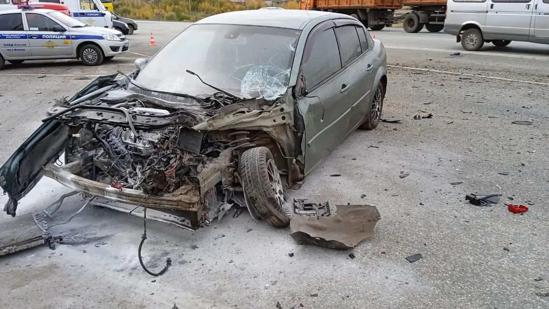 В Чувашии в аварии на трассе пострадали три человека: УАЗ попытался проскочить перед иномаркой