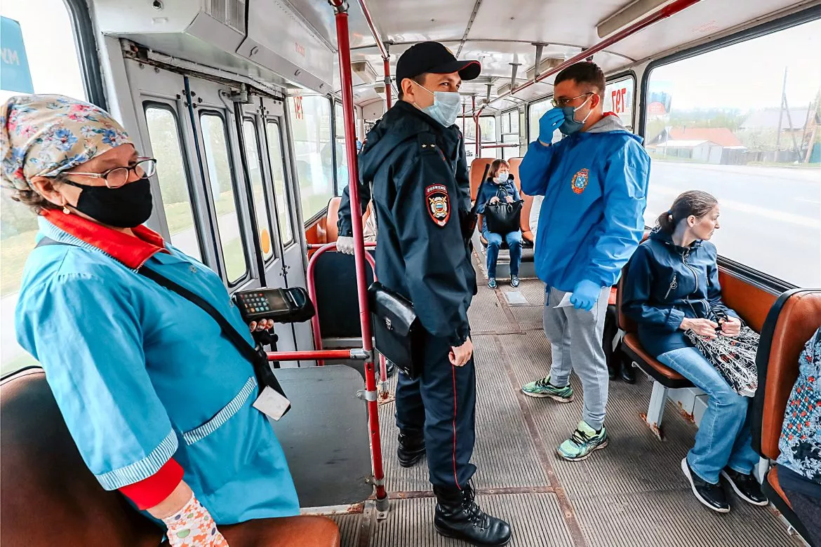 Фото к статье: В чебоксарских автобусах перестанут обслуживать пассажиров без масок