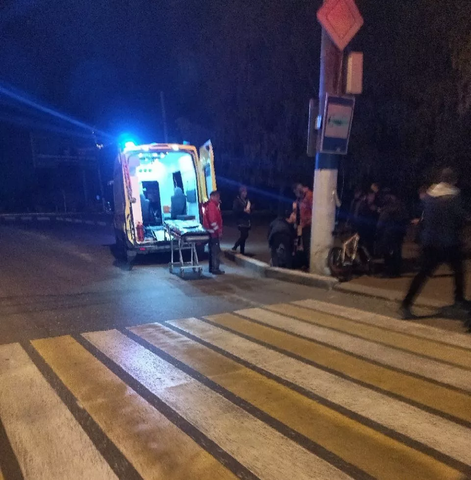 Фото к статье: В Новочебоксарске иномарка сбила велосипедиста на пешеходном переходе