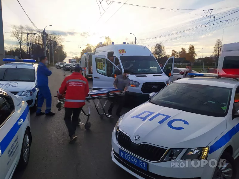 Фото к статье: В Чебоксарах девушка порезала ножом водителя 43-й маршрутки