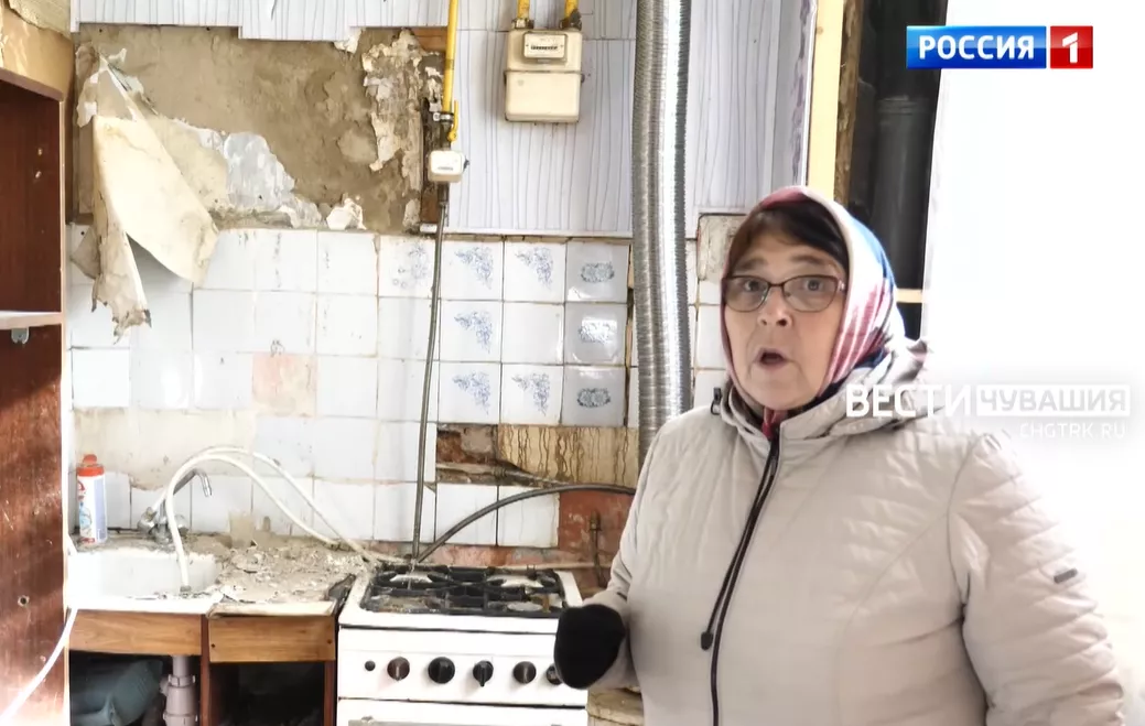 Фото к статье: В Чебоксарах обитатели аварийного жилья делят кров с крысами, а таксисты не видят призрачный дом на карте