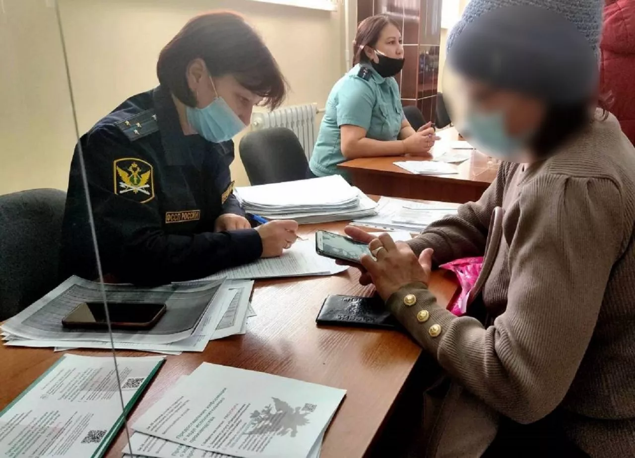 Фото к статье: В Чувашии наказали коллекторов, которые запугивали чебоксарку за долги сына