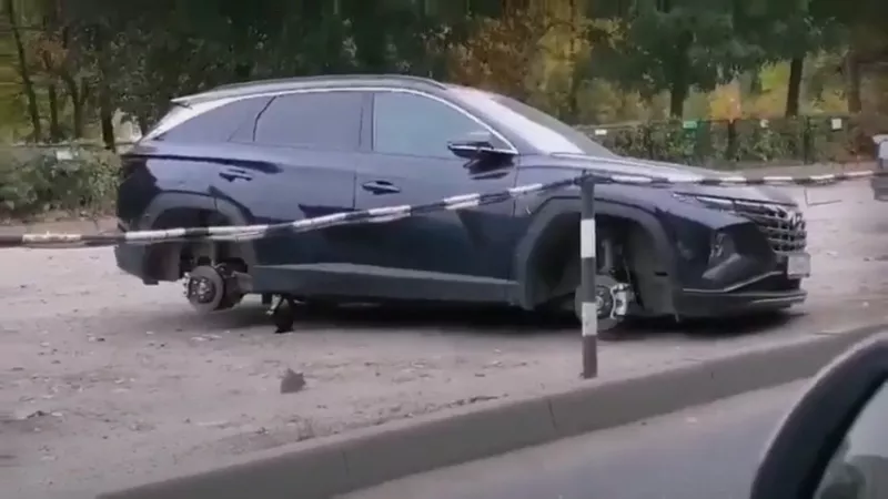 Фото к статье: Молодой чебоксарец покатался на арендованном авто, а потом снял с него колеса