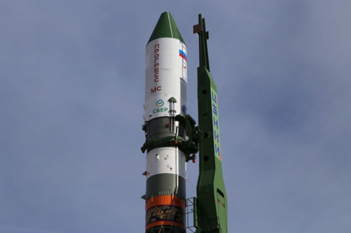 Первая космическая реклама Сбера: ракета-носитель «Союз-2.1а» отправилась на МКС с логотипом и флагом Сбера