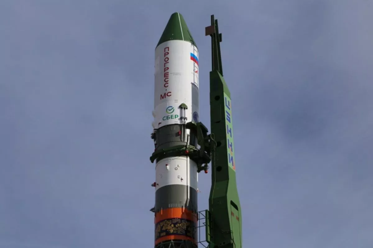Фото к статье: Первая космическая реклама Сбера: ракета-носитель «Союз-2.1а» отправилась на МКС с логотипом и флагом Сбера