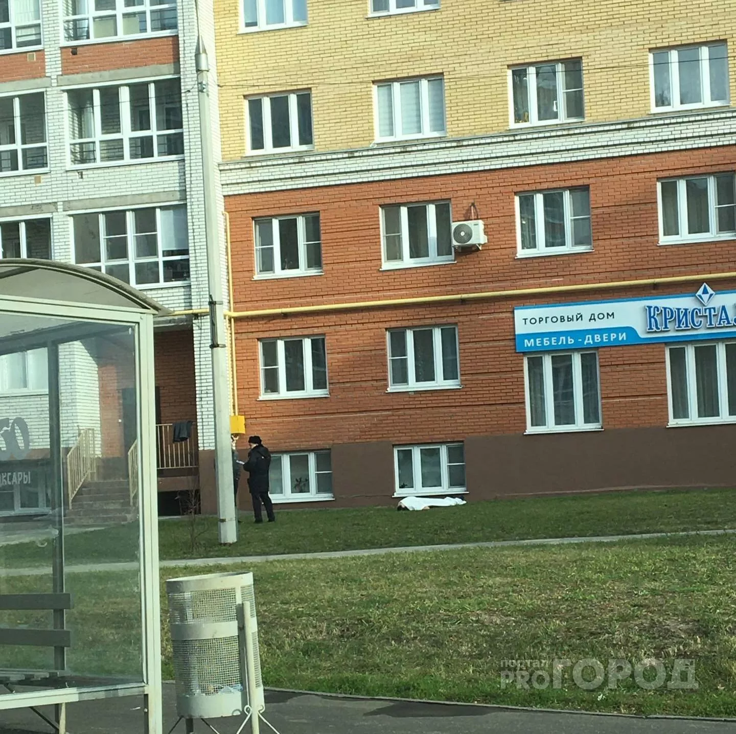 Фото к статье: В Новом Городе под окнами многоэтажки нашли тело 32-летнего мужчины