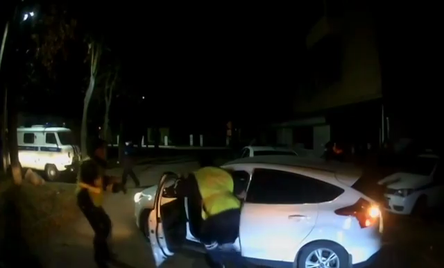 В Чебоксарах пьяный водитель увез с собой полицейского, который пытался его остановить
