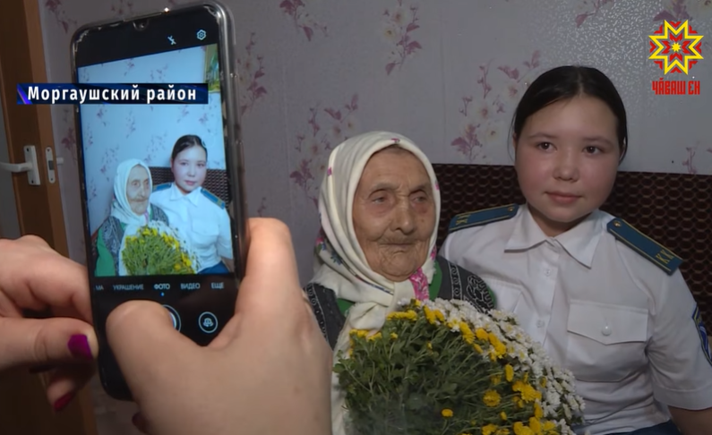 105-летняя жительница Чувашии отметила день рождения и спела песню: родилась еще в Царской России