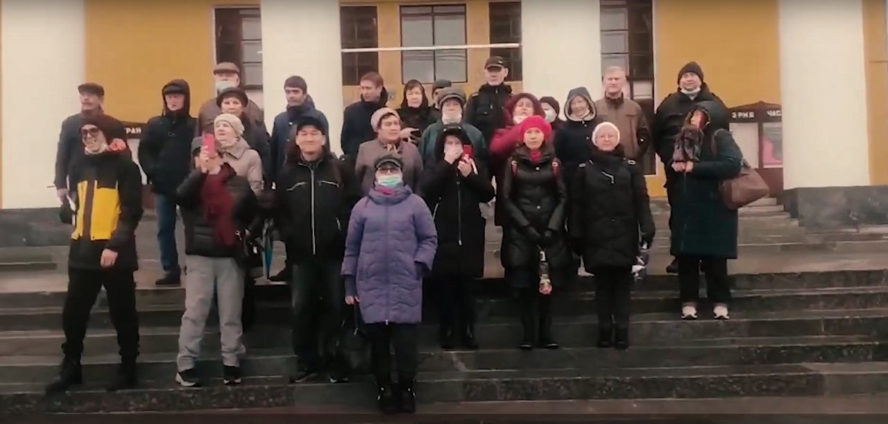 В Чебоксарах активисты пытались снять видеообращение к Путину на фоне театра