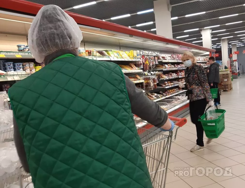 Фото к статье: Власти Чувашии собираются проверять обязательную вакцинацию работников: невакцинированных отстранят от работы без зарплаты