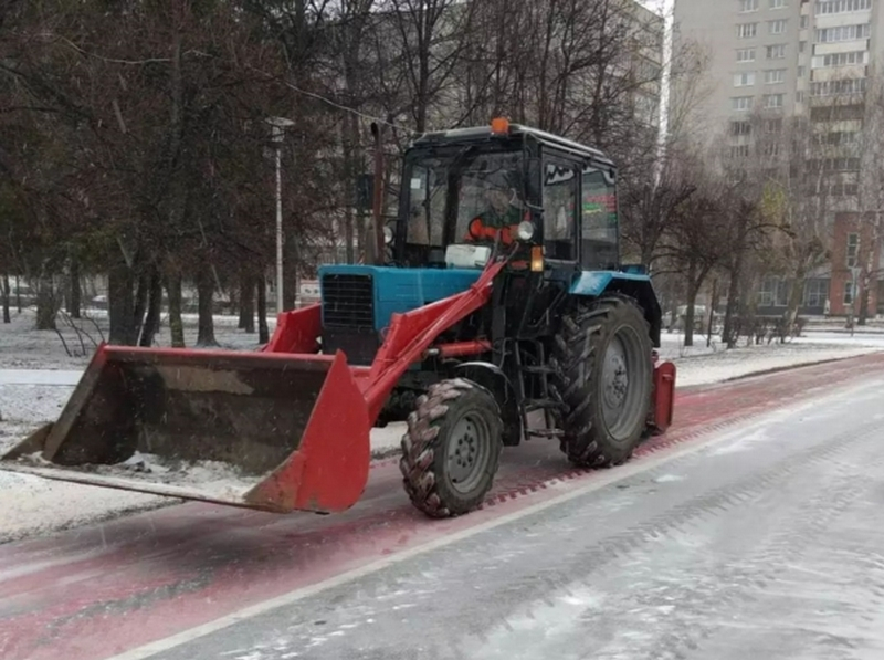 Техника в Чебоксарах вышла на борьбу со снегопадом