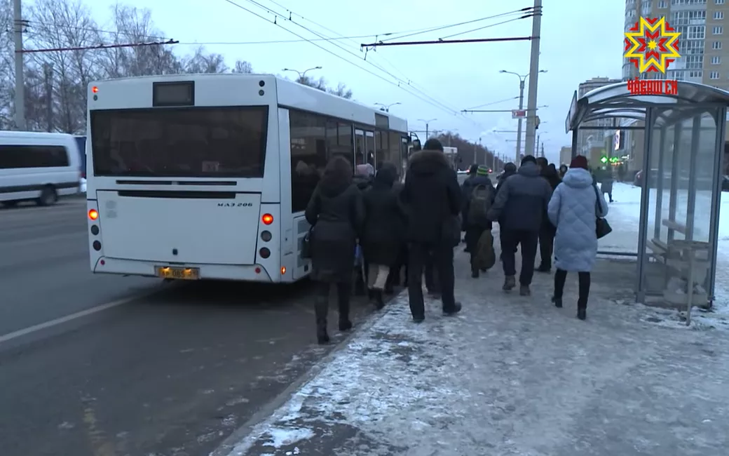 Фото к статье: Жители Нового Города недовольны работой автобусов, а водители винят пробки
