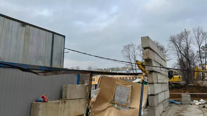 Фото к статье: В Москве двух рабочих из Чувашии раздавило насмерть в бытовке