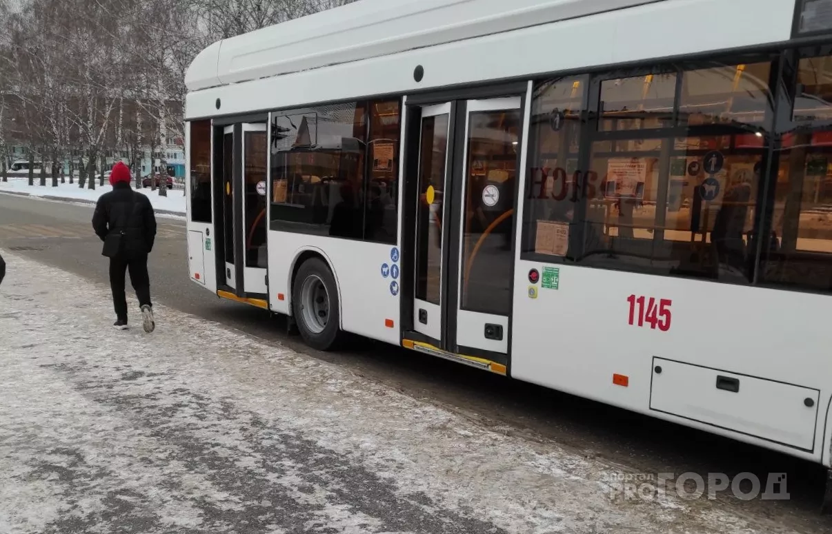 Фото к статье: В Чувашии проверяют водителей общественного транспорта на наличие QR-кода