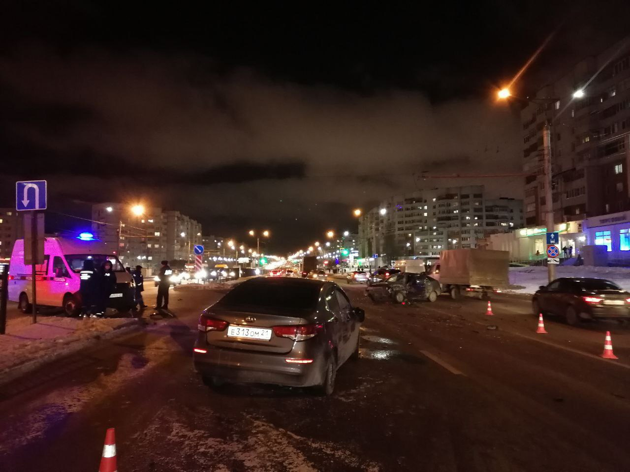 В Чебоксарах произошла массовая авария из пяти машин: есть пострадавшие