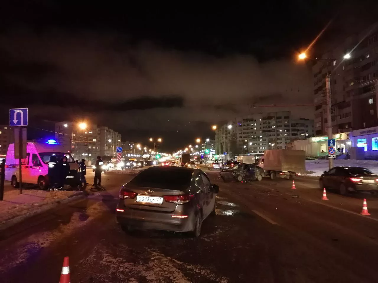 Фото к статье: В Чебоксарах произошла массовая авария из пяти машин: есть пострадавшие