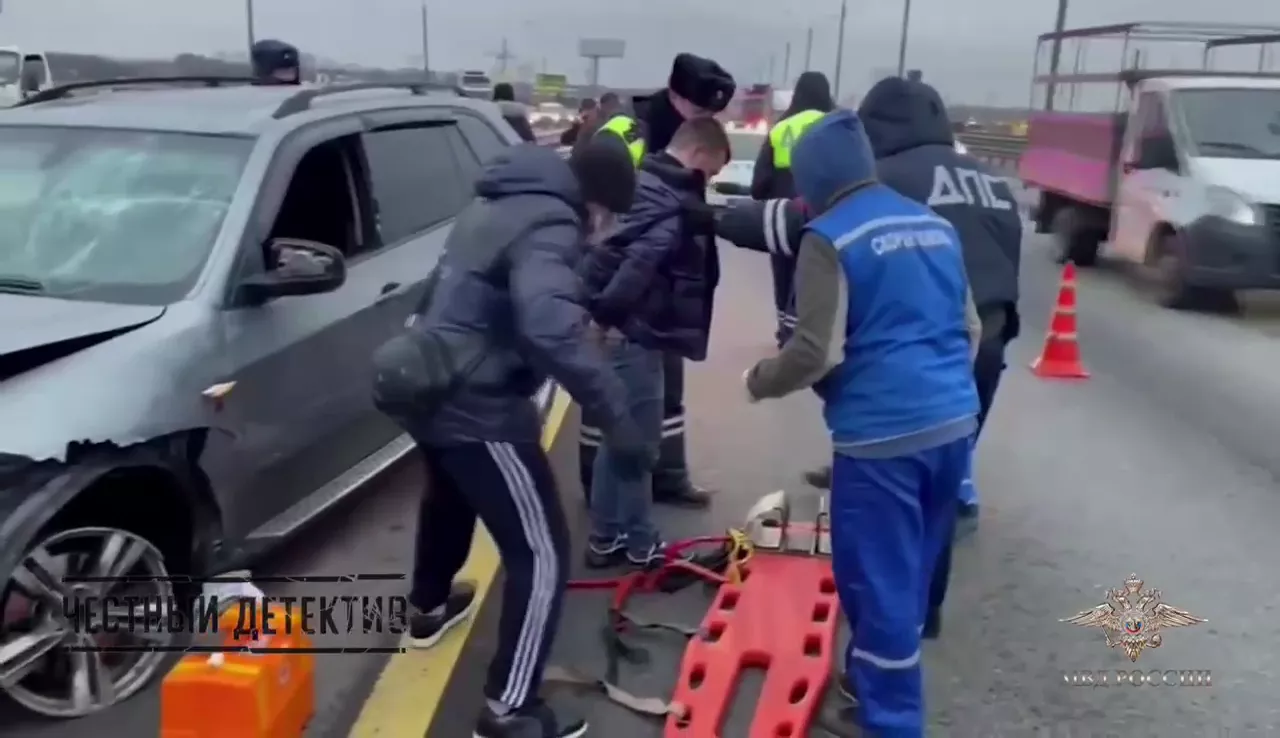 Фото к статье: Житель Чувашии устроил гонки со стрельбой в Москве: появились кадры задержания