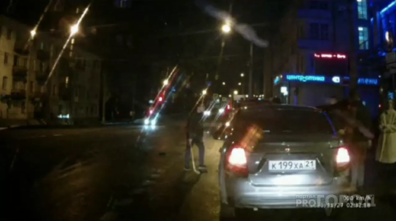 Фото к статье: Полицейские нашли чебоксарца с клюшкой из вечерней потасовки и выяснили, что произошло на самом деле