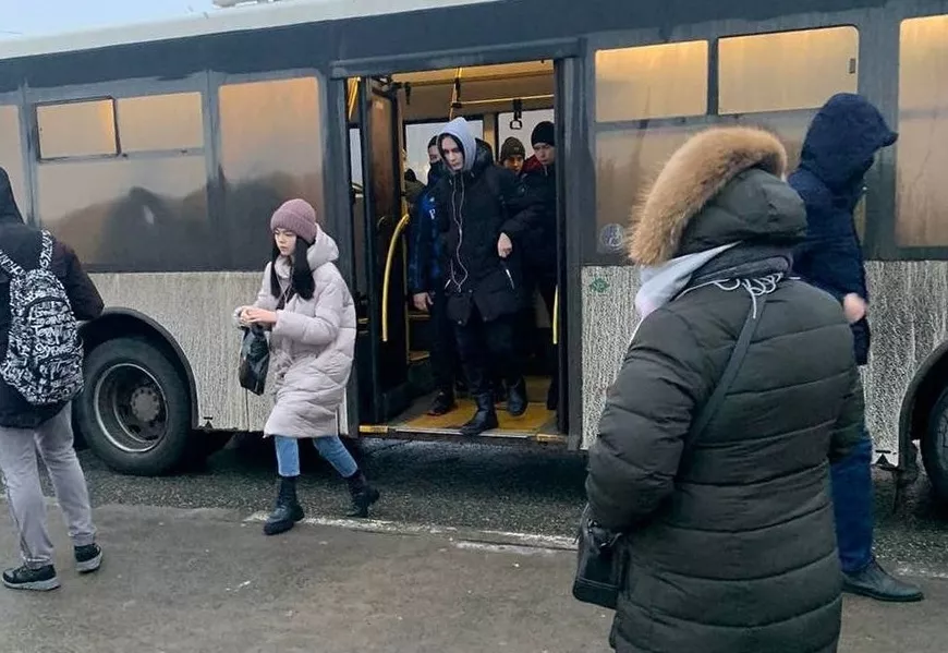 Фото к статье: В Чебоксарах массово ловят безмасочников в общественном транспорте