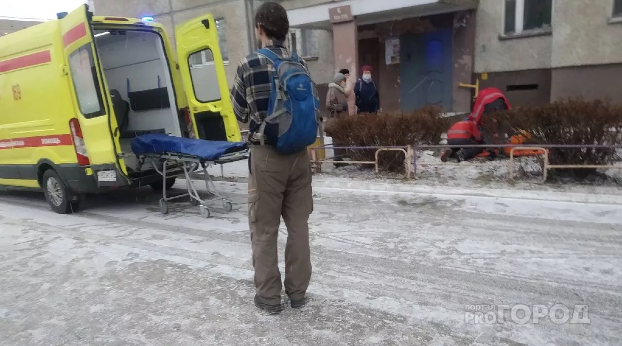 Фото к статье: В Новочебоксарске женщина выпала из окна седьмого этажа многоэтажки
