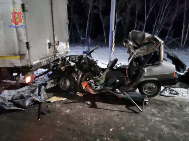 Пять человек, ехавших из Чувашии в Москву, погибли в серьезной аварии
