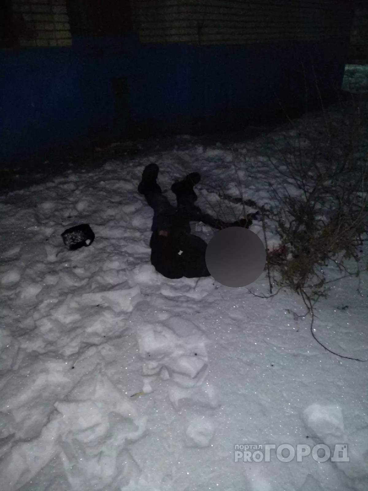 Фото к статье: Рано утром под окнами чебоксарской многоэтажки нашли тело мужчины