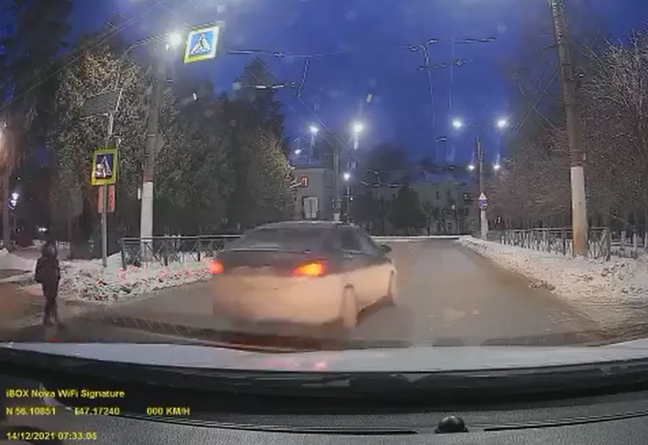 Фото к статье: В Чебоксарах вычислили и наказали водителя, который едва не сбил школьника