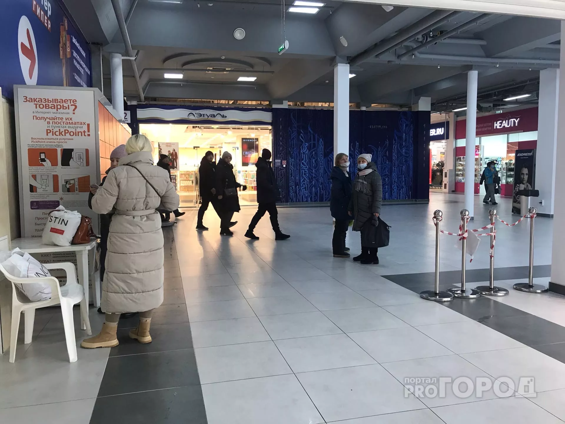 Фото к статье: Николаев поручил ужесточить проверку QR-кодов в торговых центрах: "Из-за пренебрежительного отношения будем принимать меры"
