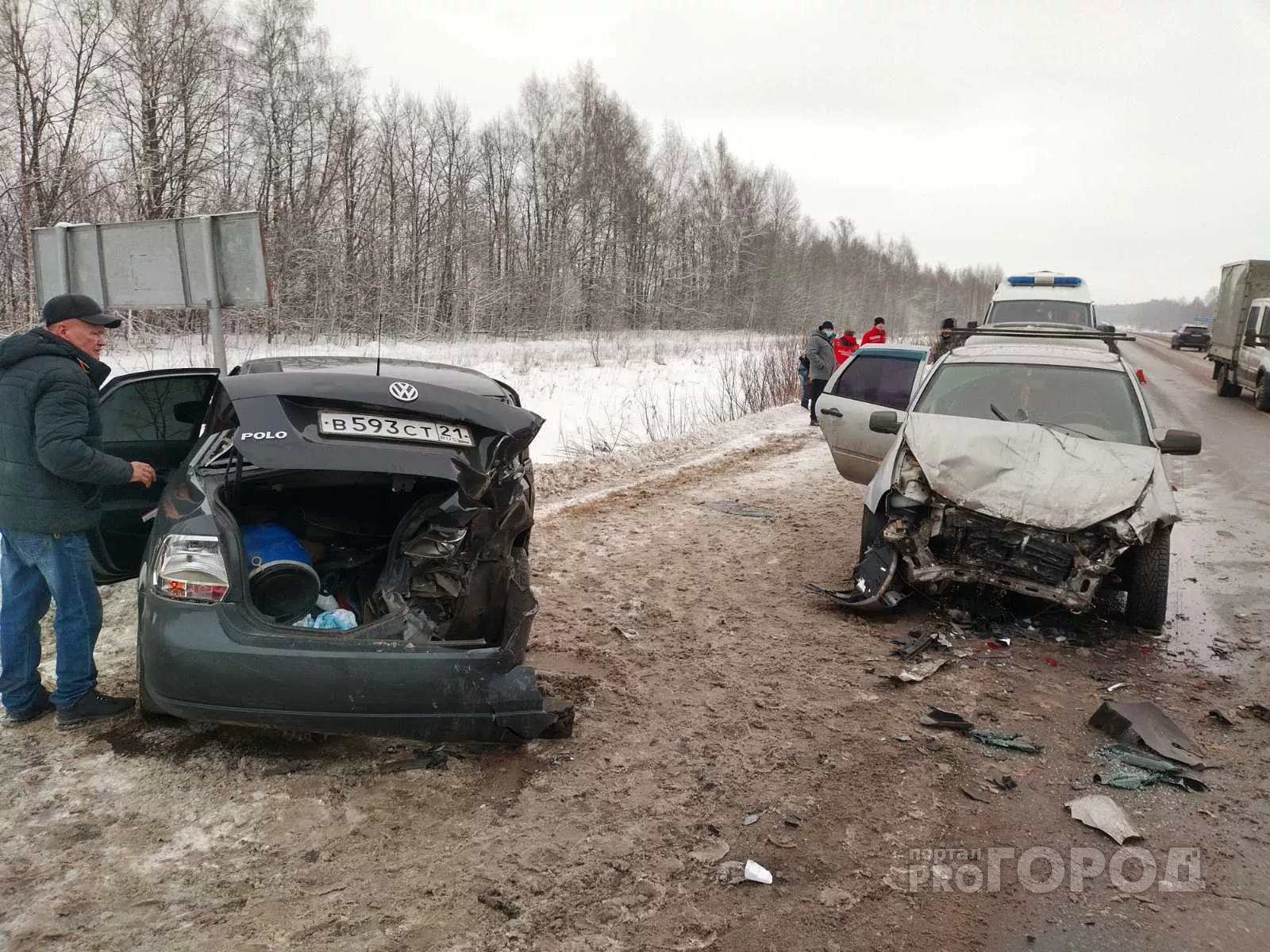 Фото к статье: В ДТП в Чебоксарском районе пострадали беременная женщина и ребенок